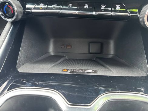Used 2025 Chevrolet Traverse LT AWD/4WD image 32