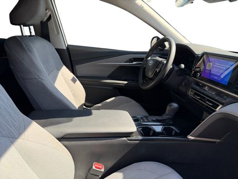 Used 2025 Toyota Camry LE FWD image 15