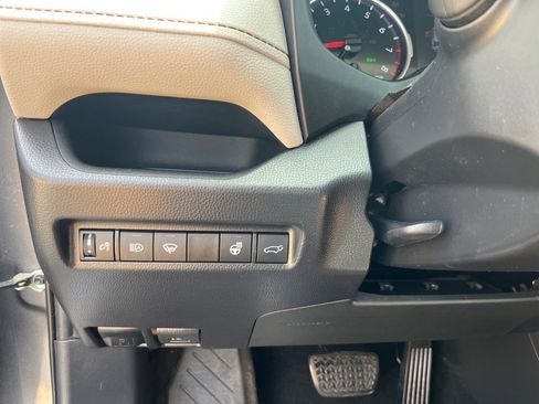 Used 2020 Toyota RAV4 XLE Premium image 15