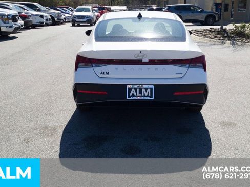 Used 2025 Hyundai Elantra Blue image 7