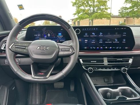 Used 2024 Chevrolet Traverse RS image 8