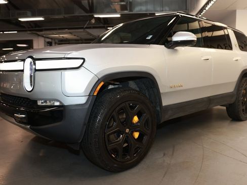 Used 2023 Rivian R1S Adventure image 3