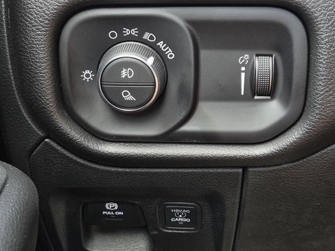 New 2026 RAM 1500 Express AWD/4WD image 14