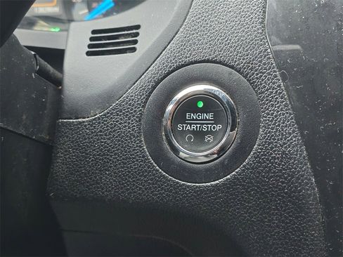 Used 2017 Ford Explorer XLT image 6