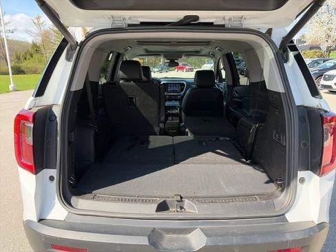Used 2023 GMC Acadia SLT w/ Elevation Edition image 8