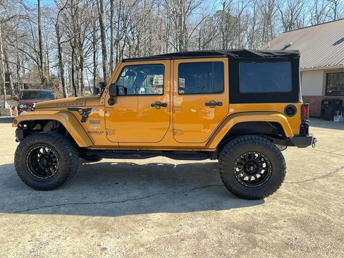 Used 2014 Jeep Wrangler Unlimited Sahara AWD/4WD image 7