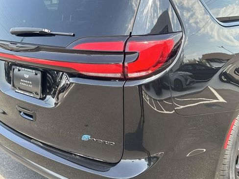 Used 2022 Chrysler Pacifica Touring-L w/ S Appearance Package FWD image 36