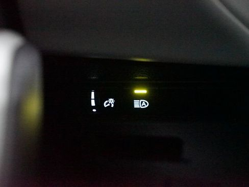 Certified 2025 Toyota Corolla Cross L image 22