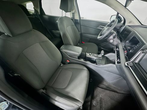 Used 2025 Kia Sportage LX FWD image 29