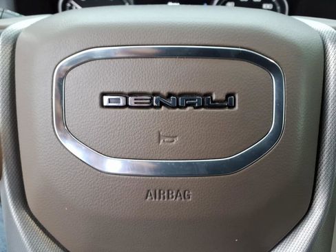 Used 2021 GMC Yukon Denali w/ Denali Premium Package image 12