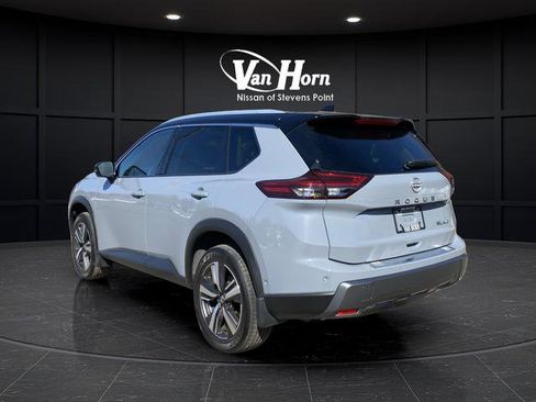 Used 2024 Nissan Rogue SL w/ SL Premium Package image 3