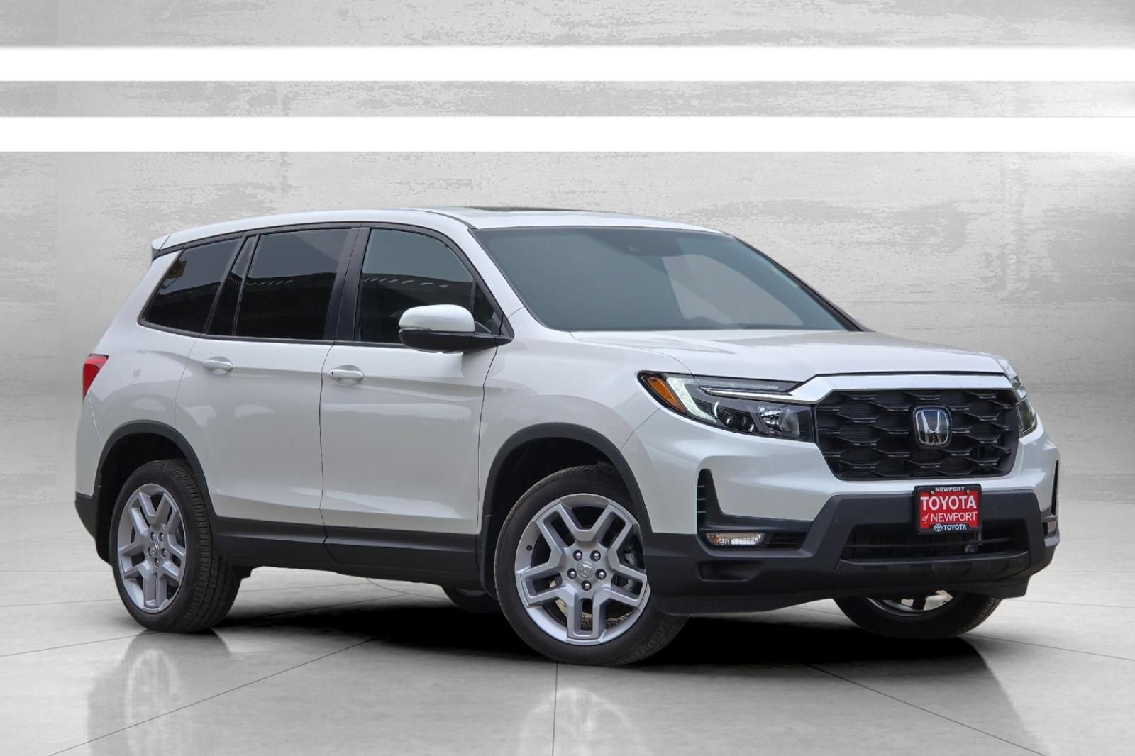 Used 2025 Honda Passport EX-L image 2