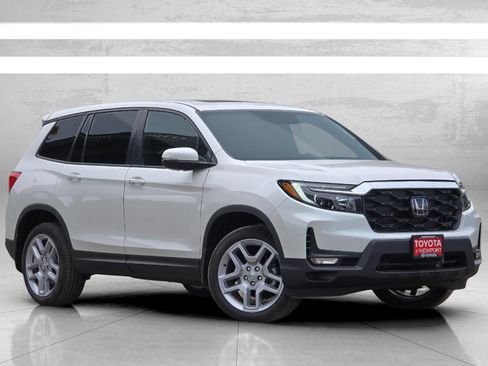 Used 2025 Honda Passport EX-L image 2