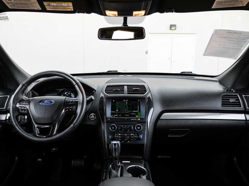 Used 2018 Ford Explorer XLT w/ Equipment Group 202A image 14
