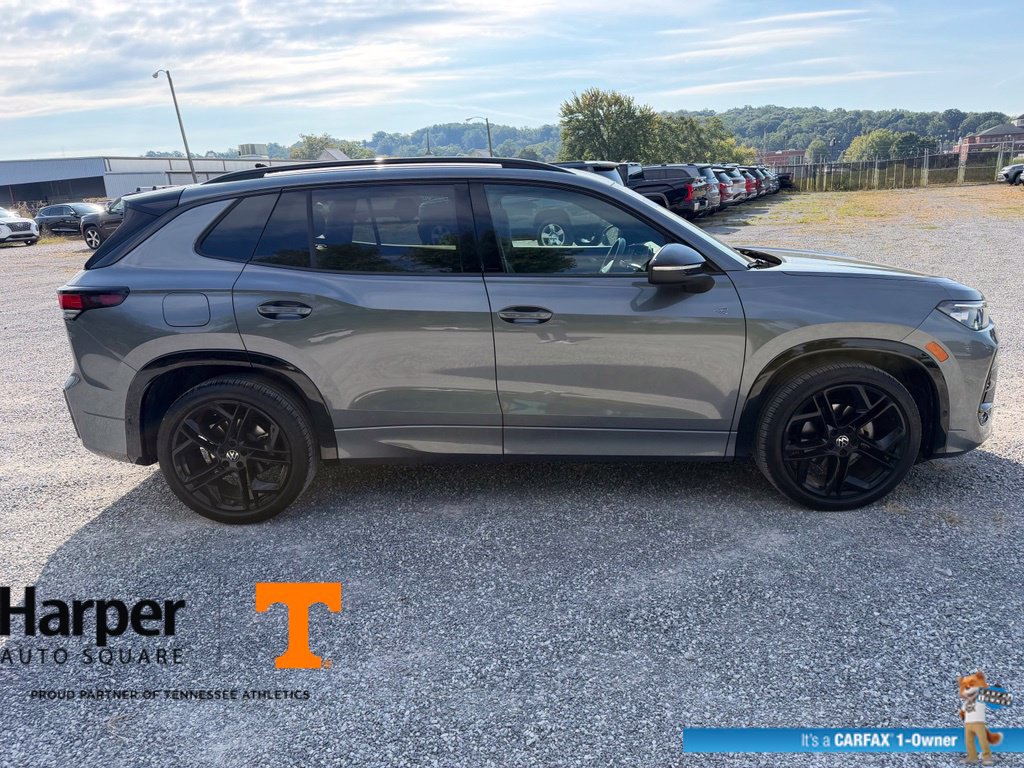 Used 2025 Volkswagen Tiguan SE R-Line FWD image 6