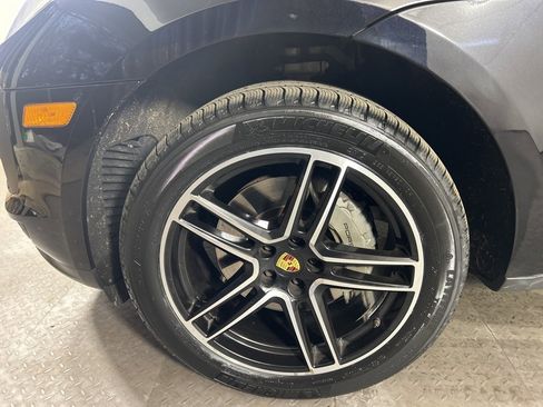 Certified 2021 Porsche Macan S image 11