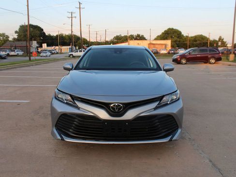 Used 2019 Toyota Camry LE FWD image 3