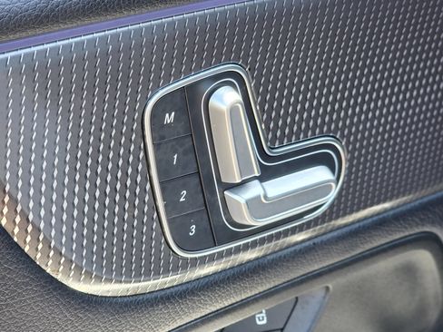 Used 2021 Mercedes-Benz GLB 250 w/ Premium Package image 26