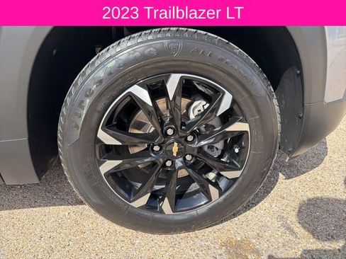 Used 2023 Chevrolet TrailBlazer LT image 2