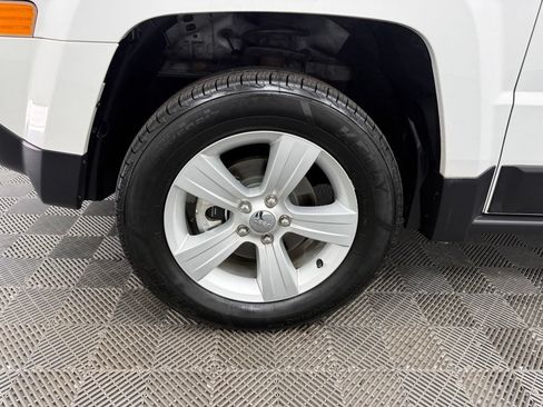 Used 2017 Jeep Patriot Latitude w/ Sun/Sound Group AWD/4WD image 15