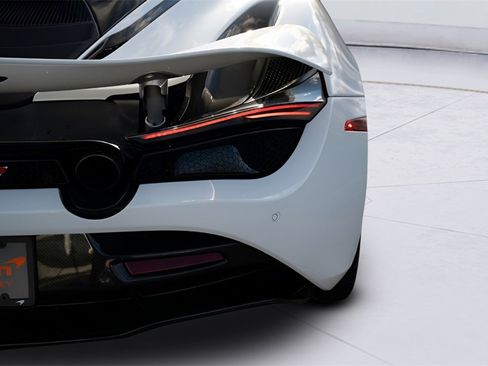 Used 2018 McLaren 720S image 30