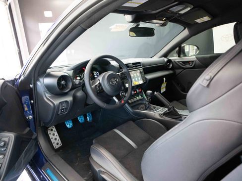 New 2025 Toyota GR86 Premium w/ GR Wheel Package (TMS image 8