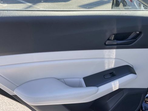 Used 2025 Nissan Altima 2.5 SV image 13