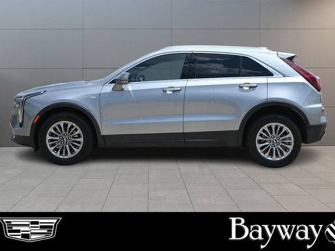 Used 2025 Cadillac XT4 Premium Luxury FWD image 5