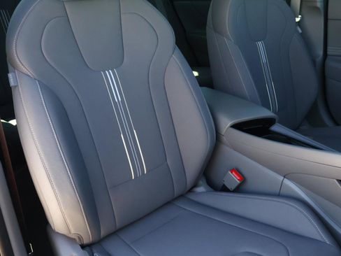 Used 2024 Hyundai Elantra SEL w/ Convenience Package image 17