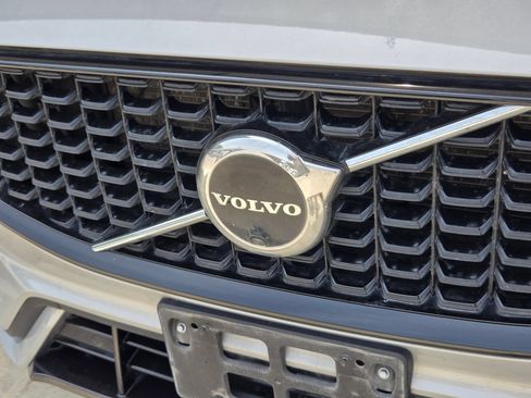 Used 2023 Volvo XC60 B5 Ultimate FWD image 4