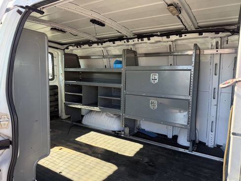 Used 2017 Chevrolet Express 2500 image 28