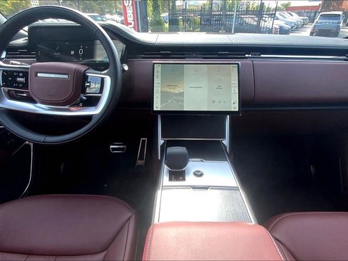 New 2025 Land Rover Range Rover SE image 5