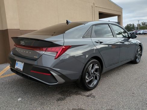 Certified 2025 Hyundai Elantra SEL image 4