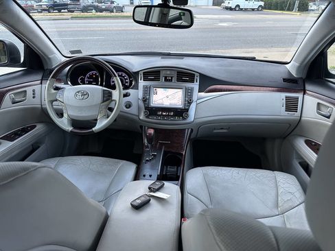 Used 2011 Toyota Avalon Limited image 19