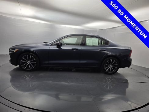 Used 2022 Volvo S60 B5 Momentum image 4