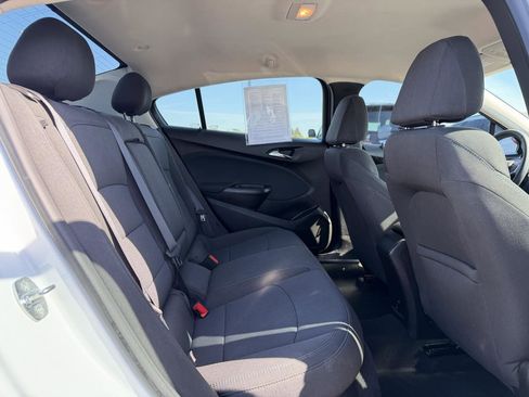 Used 2017 Chevrolet Cruze LT FWD image 15