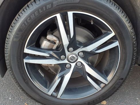 Used 2020 Volvo XC40 T5 R-Design w/ Protection Package image 9