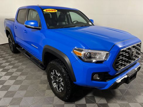 Used 2020 Toyota Tacoma TRD Off-Road w/ TRD Premium Off Road Package AWD/4WD image 3