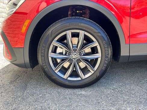 Certified 2023 Volkswagen Tiguan SE FWD image 8