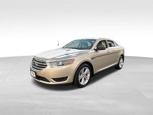 Used 2018 Ford Taurus SE image 3