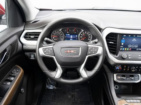 Used 2022 GMC Acadia SLE image 2