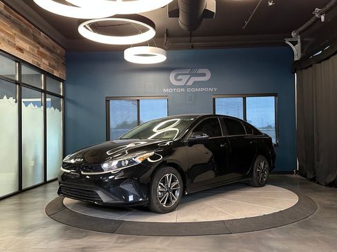Used 2023 Kia Forte LXS w/ LXS Technology Package FWD image 7