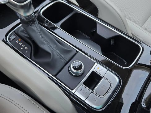 Used 2025 Kia Telluride S FWD image 31