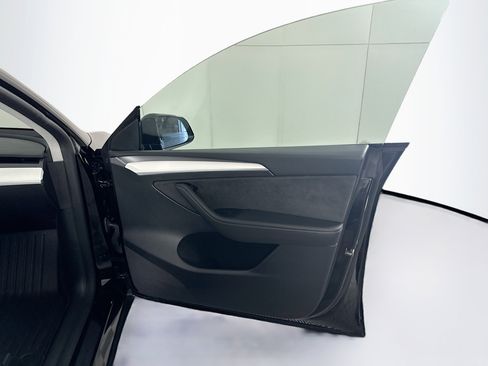 Used 2024 Tesla Model Y Long Range RWD image 31