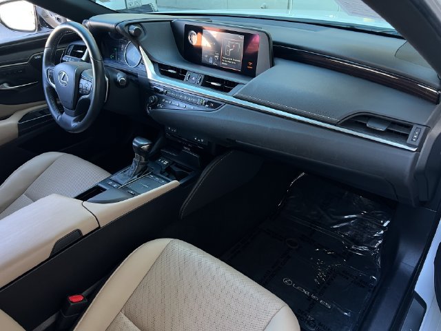 Used 2020 Lexus ES 300h w/ Premium Package FWD image 35