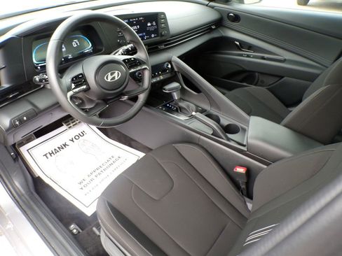 Used 2025 Hyundai Elantra Sport image 11