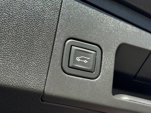 Used 2023 Cadillac XT4 Premium Luxury image 10