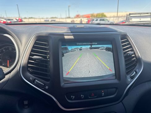 Used 2021 Jeep Cherokee Trailhawk w/ Technology Group AWD/4WD image 13