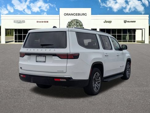 Used 2024 Jeep Wagoneer L Series II RWD image 7