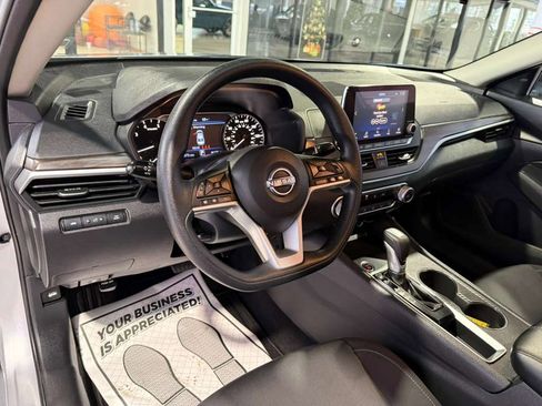 Used 2025 Nissan Altima 2.5 SV image 35